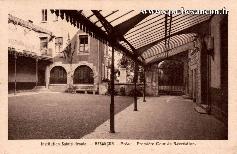 Institution Sainte-Ursule - BESANÇON. - Préau - Première Cour de Récréation.